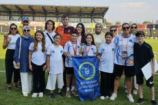 Bursa Büyükşehir Belediyesporlu okçular Düzce’den 3 madalyayla döndü