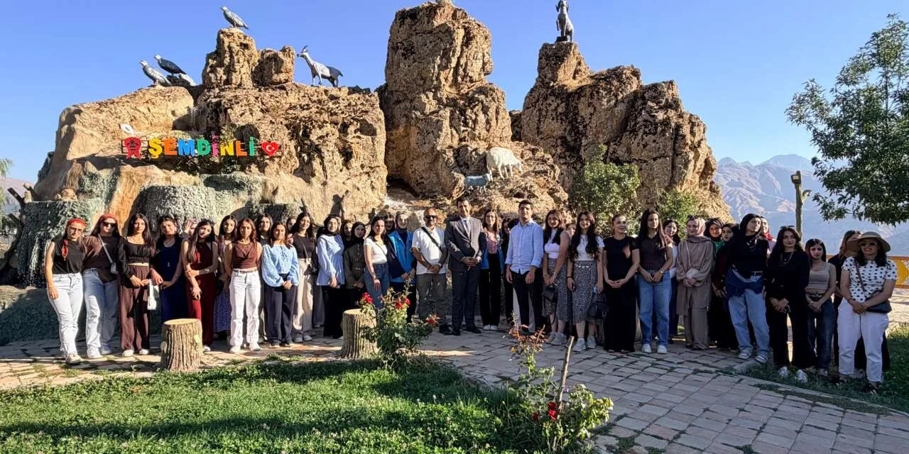 Trabzon ve Ardahanlı gençler Şemdinli’nin tarihi güzelliklerini keşfetti