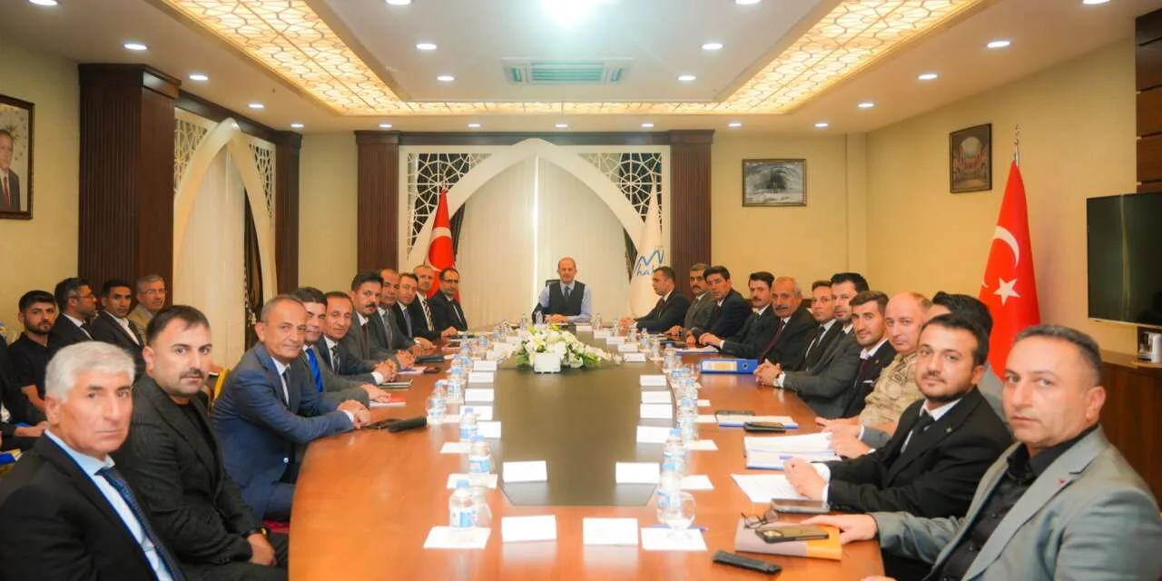 Hakkâri’de sahipsiz hayvanlar için kapsamlı toplantı: Sorunlar ve çözüm önerileri görüşüldü