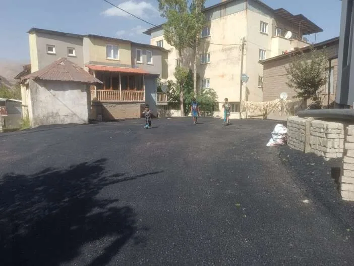Hakkâri’de 411. Sokak ilk kez sıcak asfaltla buluştu