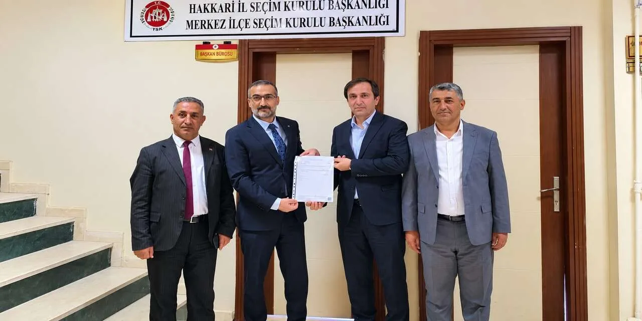MHP Hakkâri’de Fatih Öztepe yeni dönem için mazbatasını aldı