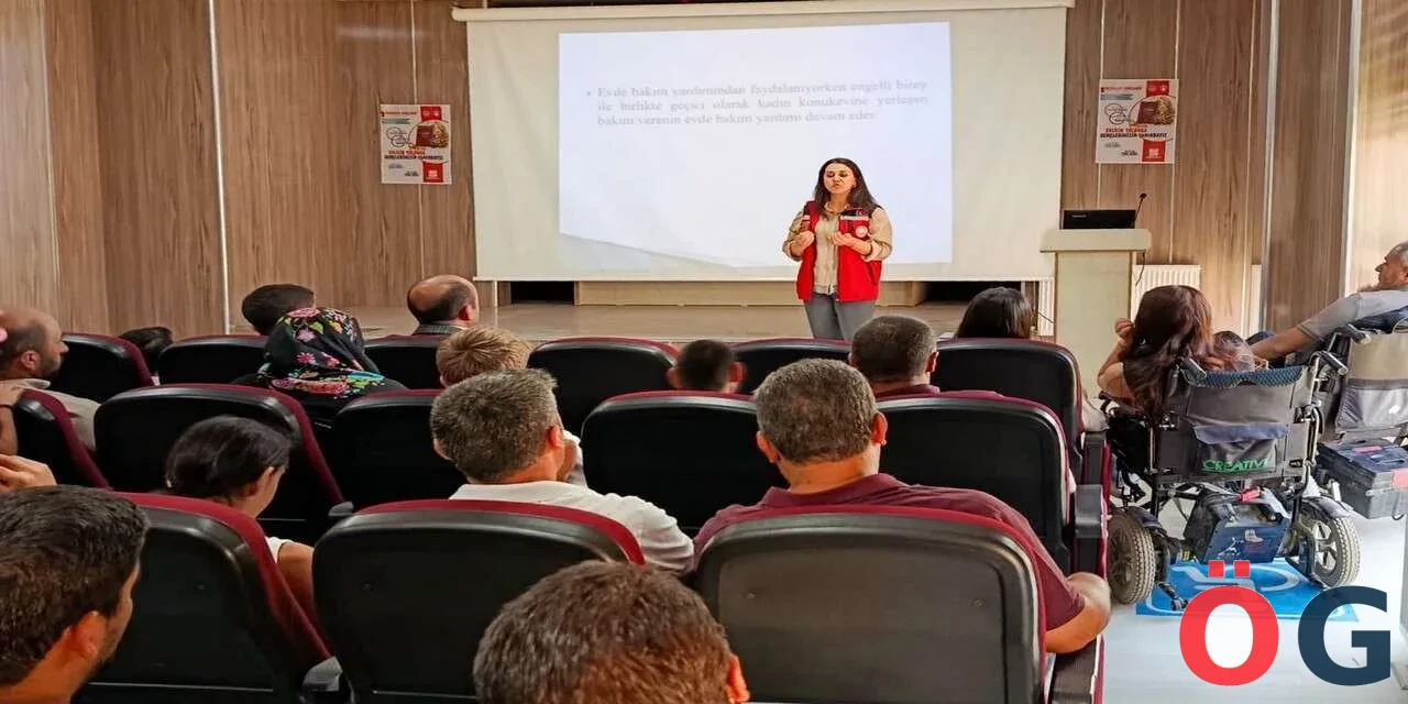 Yüksekova’da engelli bireylerin yakınlarına hakları anlatıldı