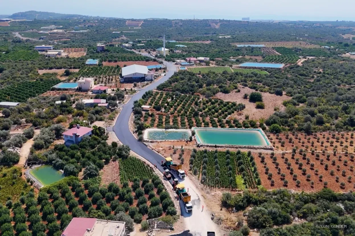 Erdemli Esenpınar yolu sıcak asfaltla yenilendi
