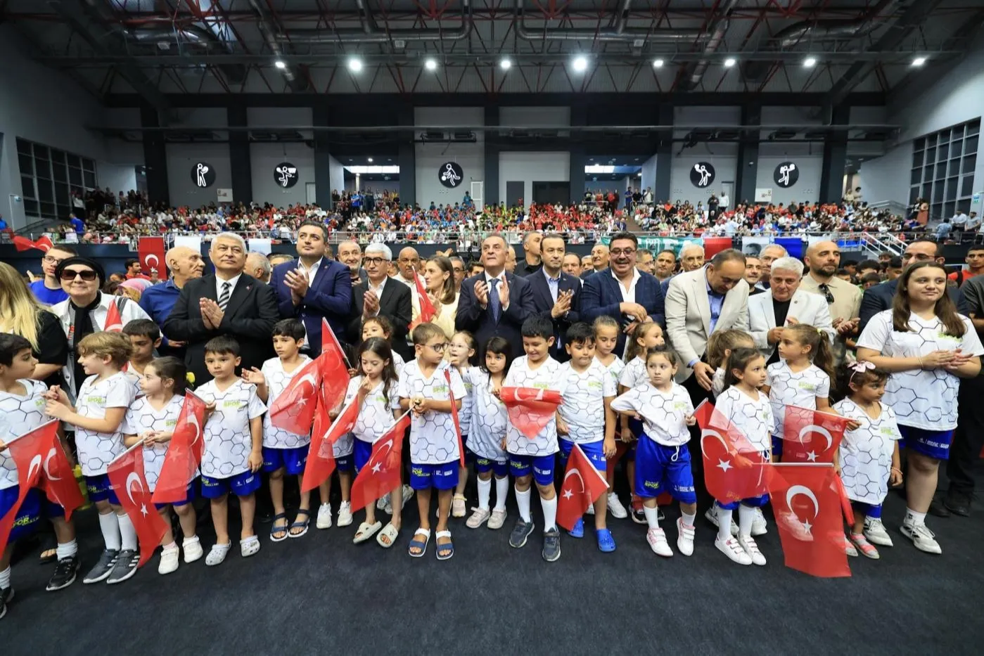 İBB Fatih Spor Kompleksi yenilenerek hizmete açıldı