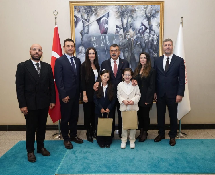 Cumhurbaşkanı Erdoğan ile şarkı söylemişlerdi... Bakan Tekin o çocukları ağırladı