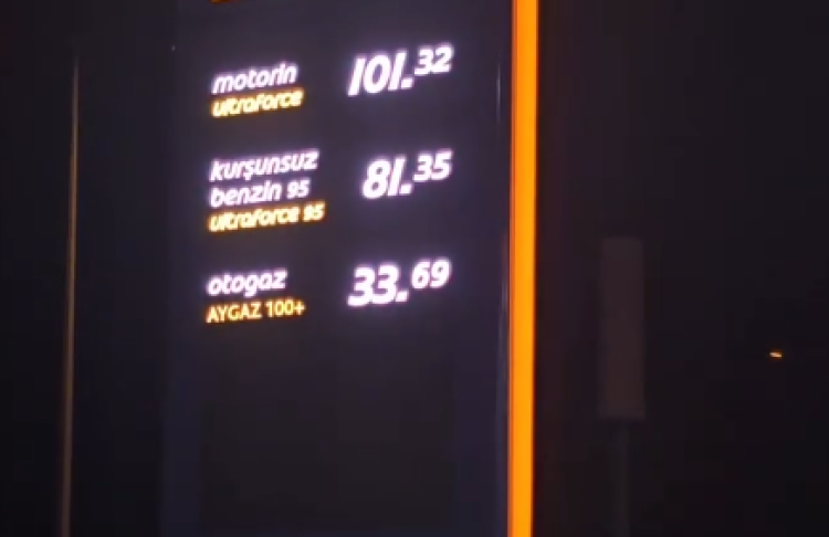 Motorine indirim gözüktü... Şimdilik tabela değişikliğine gerek kalmadı