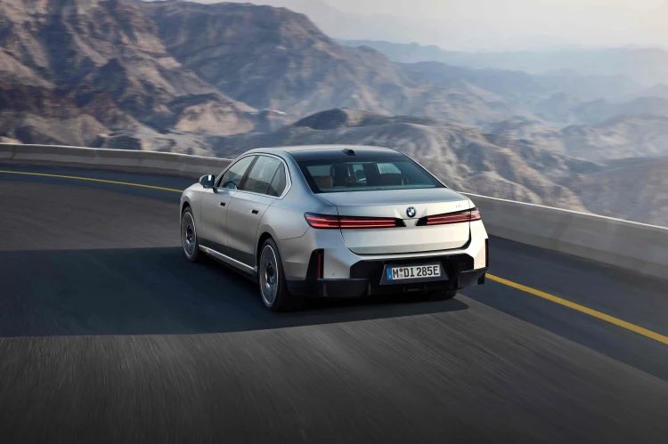 Yenilenen BMW 7 Serisi Türkiye pazarına girdi