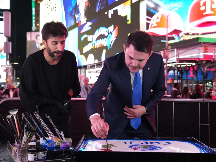 Times Meydanı'nda ebru sanatıyla COP31 tanıtımı