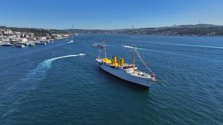TCG Savarona Dolmabahçe açıklarında demirledi